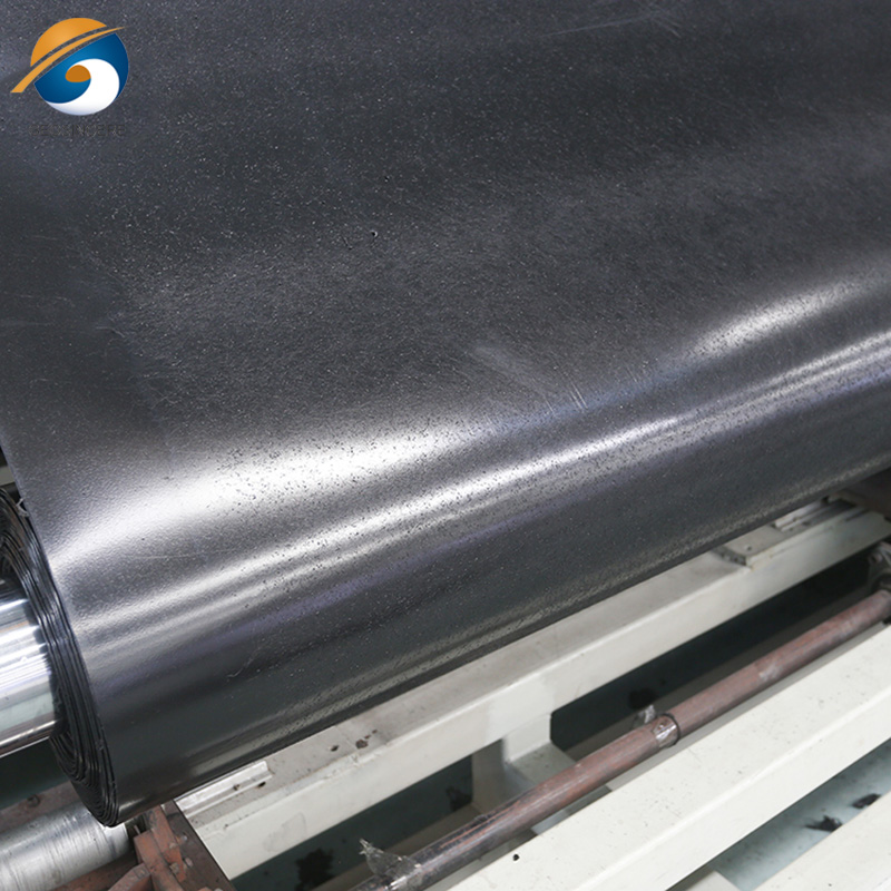 بطانة مكب النفايات البلاستيكية السوداء المقواة بالبولي إيثيلين