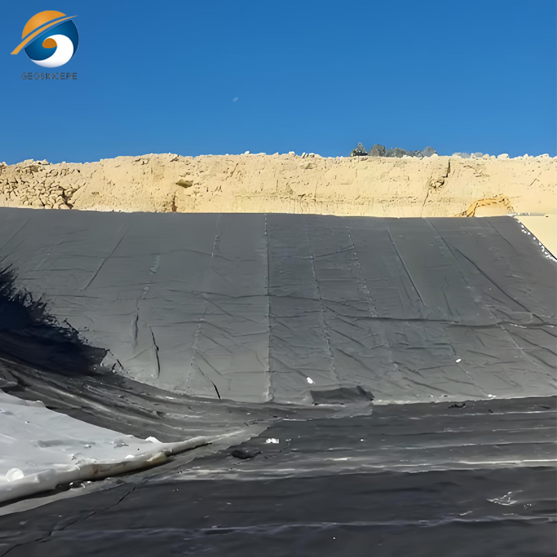 Revestimentos de geomembrana texturizada para proteção de taludes