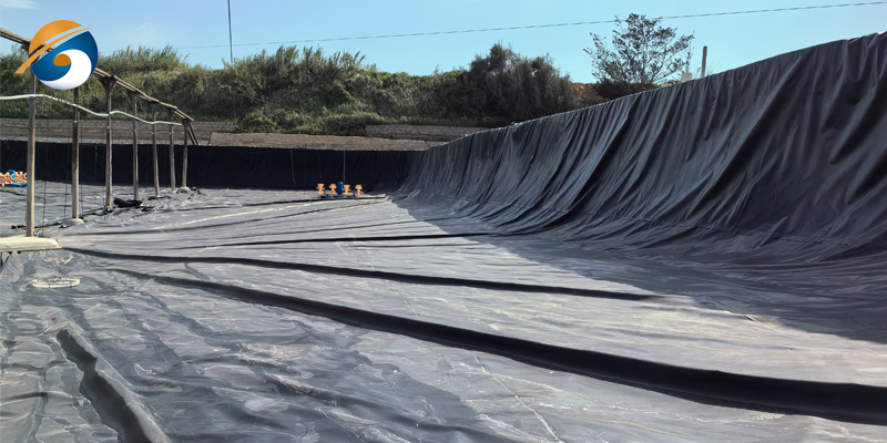 Облицовка пруда из ПЭВП 500 микрон Облицовка пруда из ПЭВП 500 микрон
