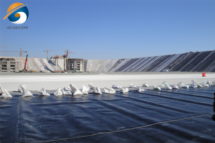 Непроницаемая геомембрана из полиэтилена высокой плотности толщиной 60 мил Непроницаемая геомембрана из полиэтилена высокой плотности толщиной 60 мил