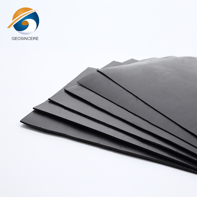 Геомембранный слой из полиэтилена высокой плотности HDPE толщиной 2 мм