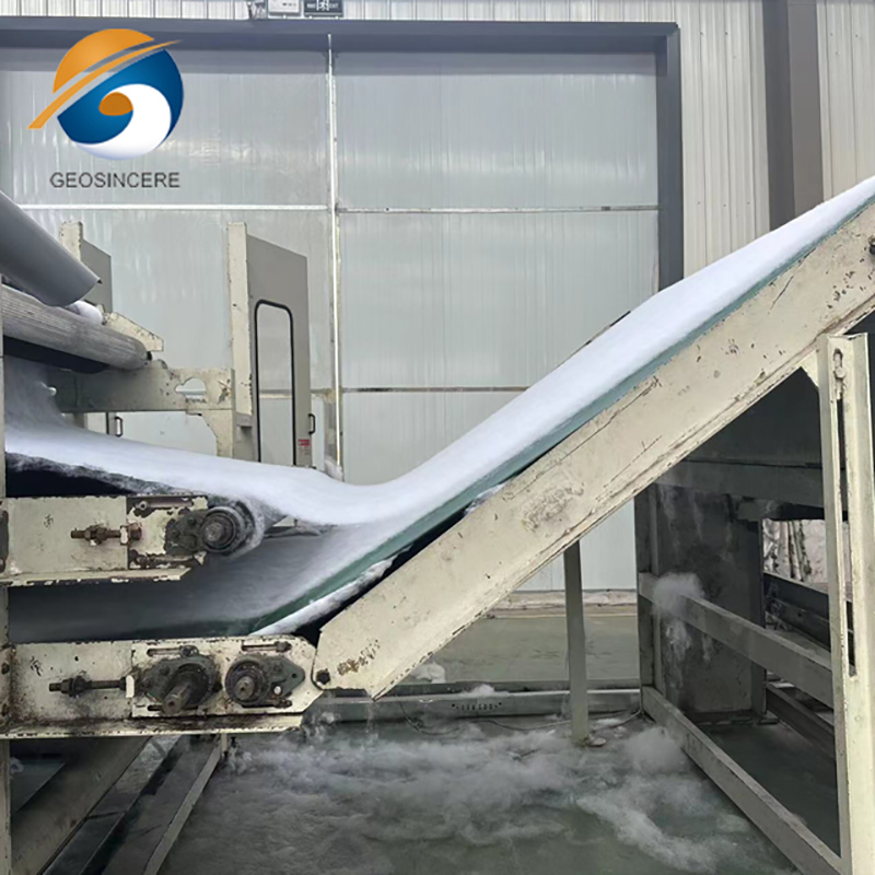 Высокопрочное армирование подложки из геотекстиля