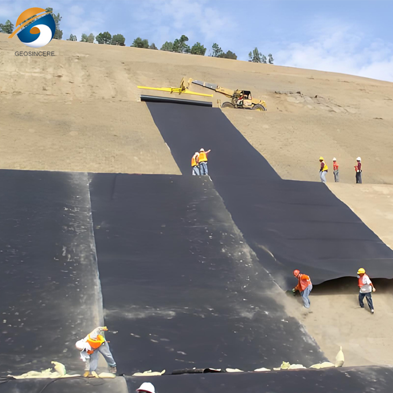 Revestimento de geomembrana texturizada em PEAD para construção de reservatórios