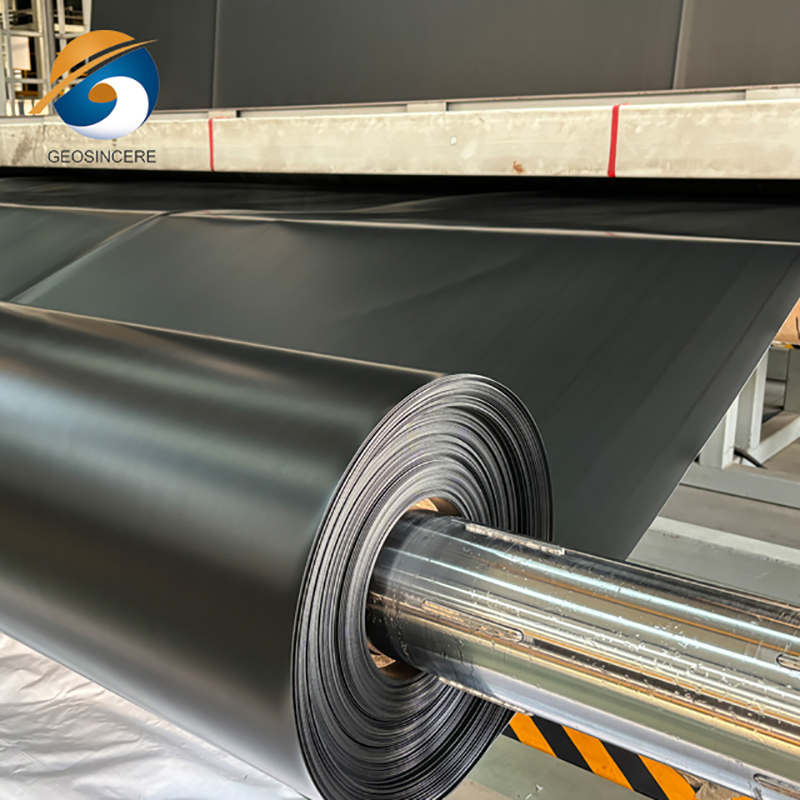 Геомембранный слой из полиэтилена высокой плотности HDPE толщиной 2 мм