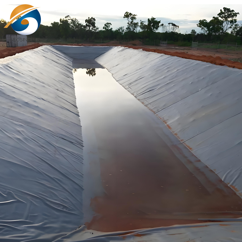 Revestimiento de estanque LLDPE