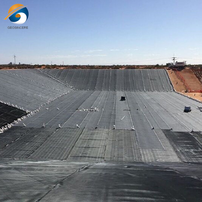 بطانة من البولي إيثيلين عالي الكثافة بسماكة 1 مم لحماية مدافن النفايات من التسرب