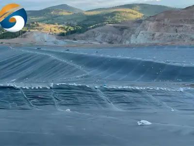 falha no teste de resistência ao descascamento da junta da geomembrana