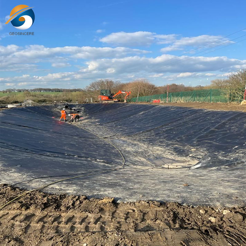 بطانة من البولي إيثيلين عالي الكثافة بسماكة 1 مم لتبطين البرك