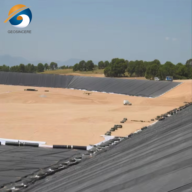 Материал для покрытия полигонов захоронения отходов из непроницаемой геомембраны ПВХ