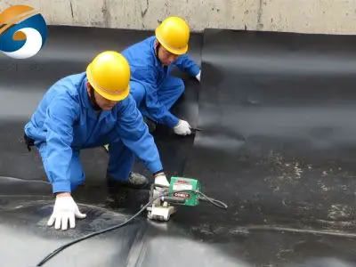 Qual a espessura da geomembrana de PEAD para revestimento de aterro sanitário?