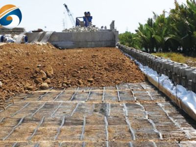 Konstruksi Dinding Geogrid Geosintetik GEOSINCERE untuk Dinding Penahan Tanah