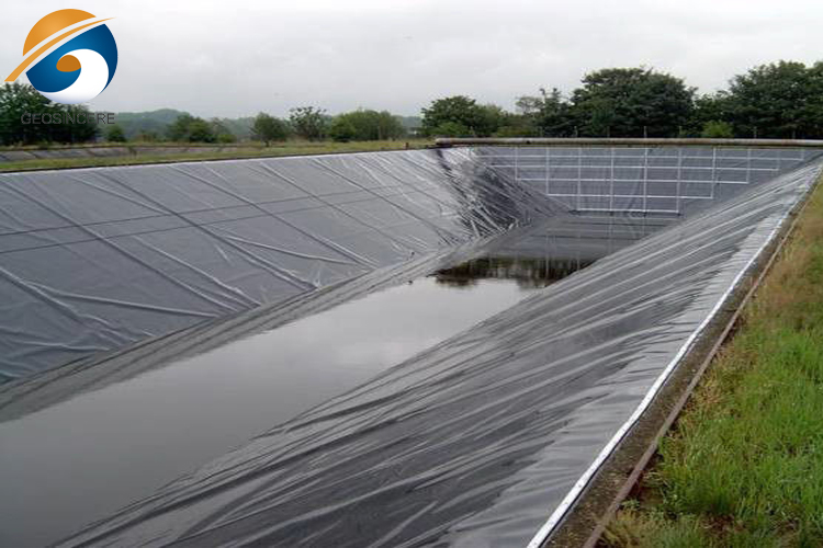 Geomembrane ซับในบ่อชลประทานสีดำขนาดใหญ่ Geomembrane ซับในบ่อชลประทานสีดำขนาดใหญ่